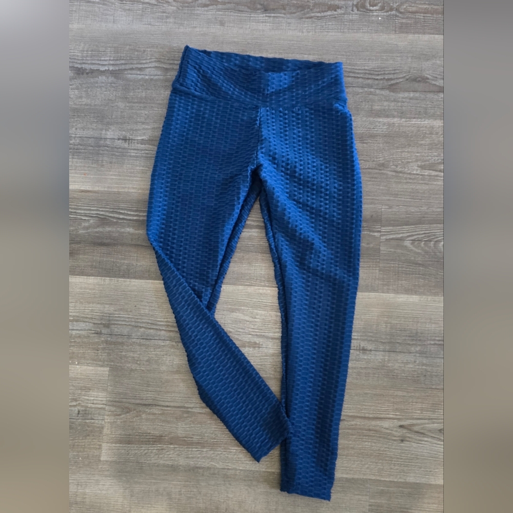 Blue Textured Leggings with ruched butt for a larger looking booty size large